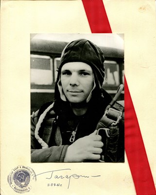 Lot 991 - GAGARIN YURI: (1934-1968)