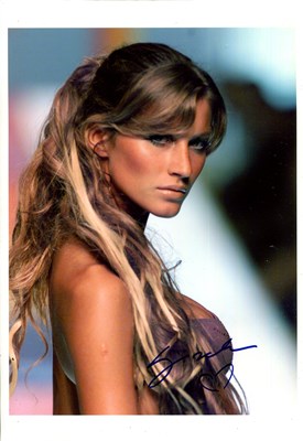 Lot 525 - BUNDCHEN GISELE: (1980-)